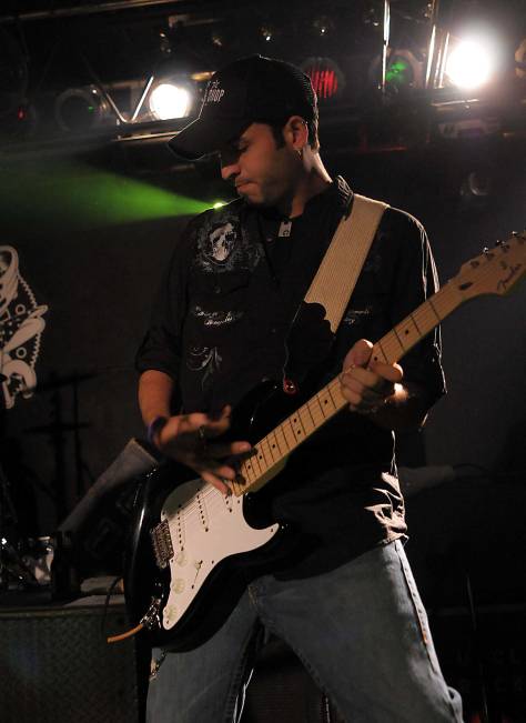 mike_adkins_guitar_uncle_kracker_021