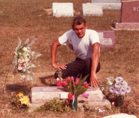 Roy Phillips @ James Dean's grave (August 1983)